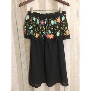 Embroidered strapless dress size Small!